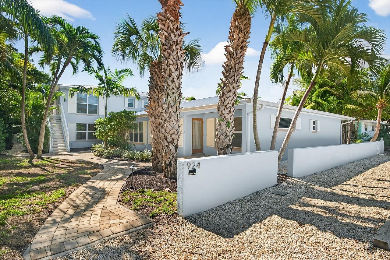 BEACH HOUSE COTTAGES - Residential