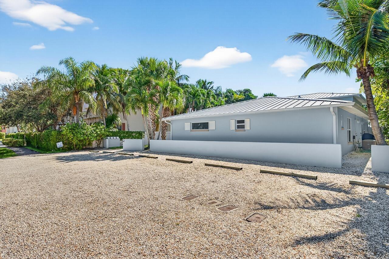 BEACH HOUSE COTTAGES - Residential