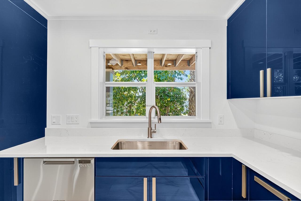 BEACH HOUSE COTTAGES - Residential