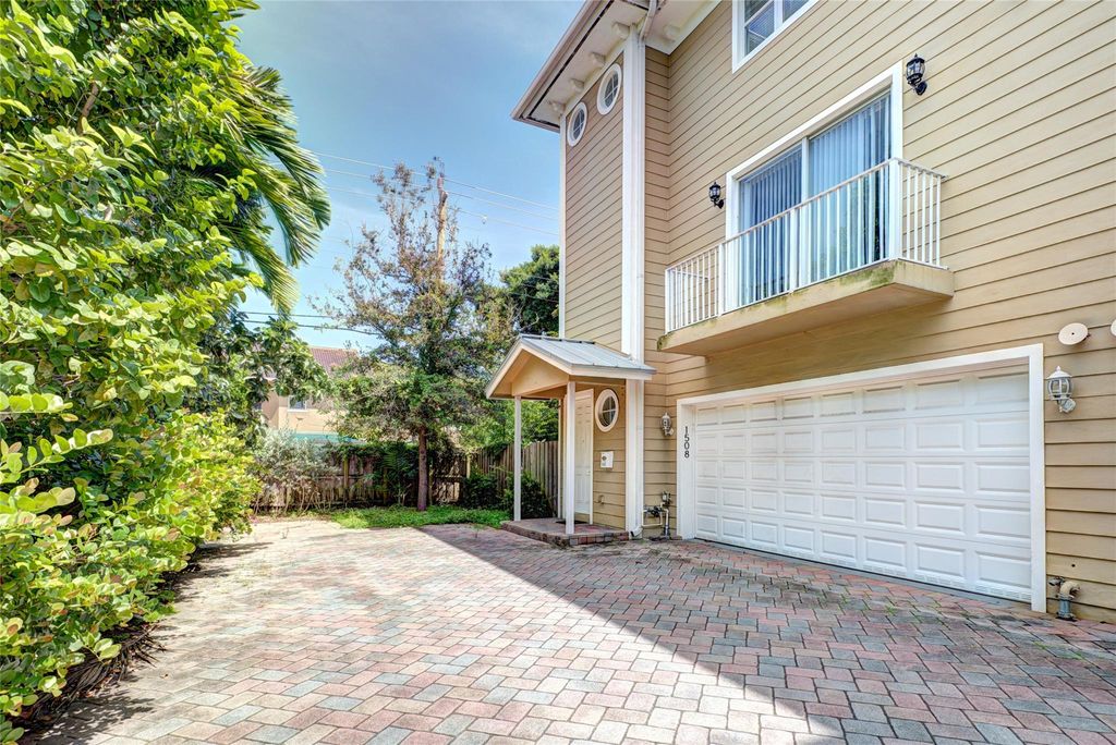 Photo of 1508 SW 4th Avenue, Fort Lauderdale, FL 33315 (MLS # F10484411)