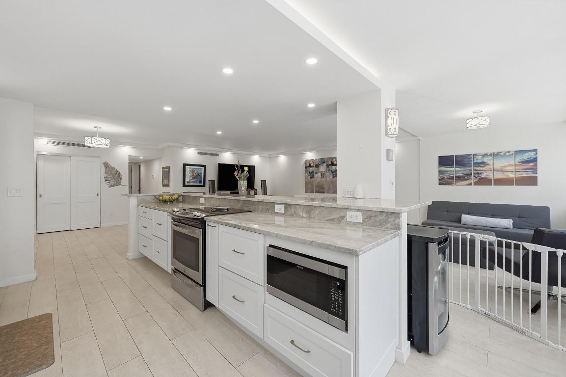 ROYAL MARINER CONDO - Residential