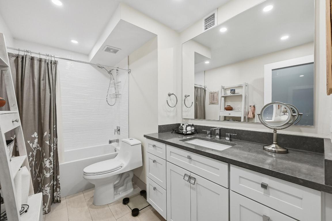 ROYAL MARINER CONDO - Residential