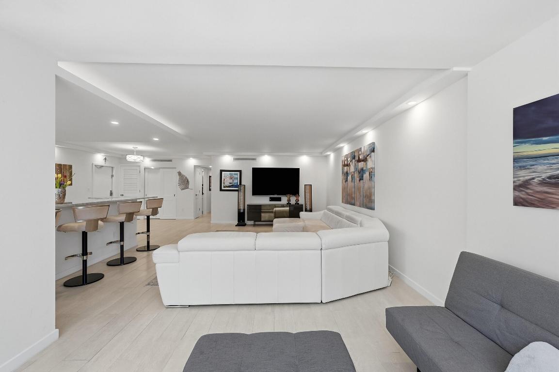 ROYAL MARINER CONDO - Residential