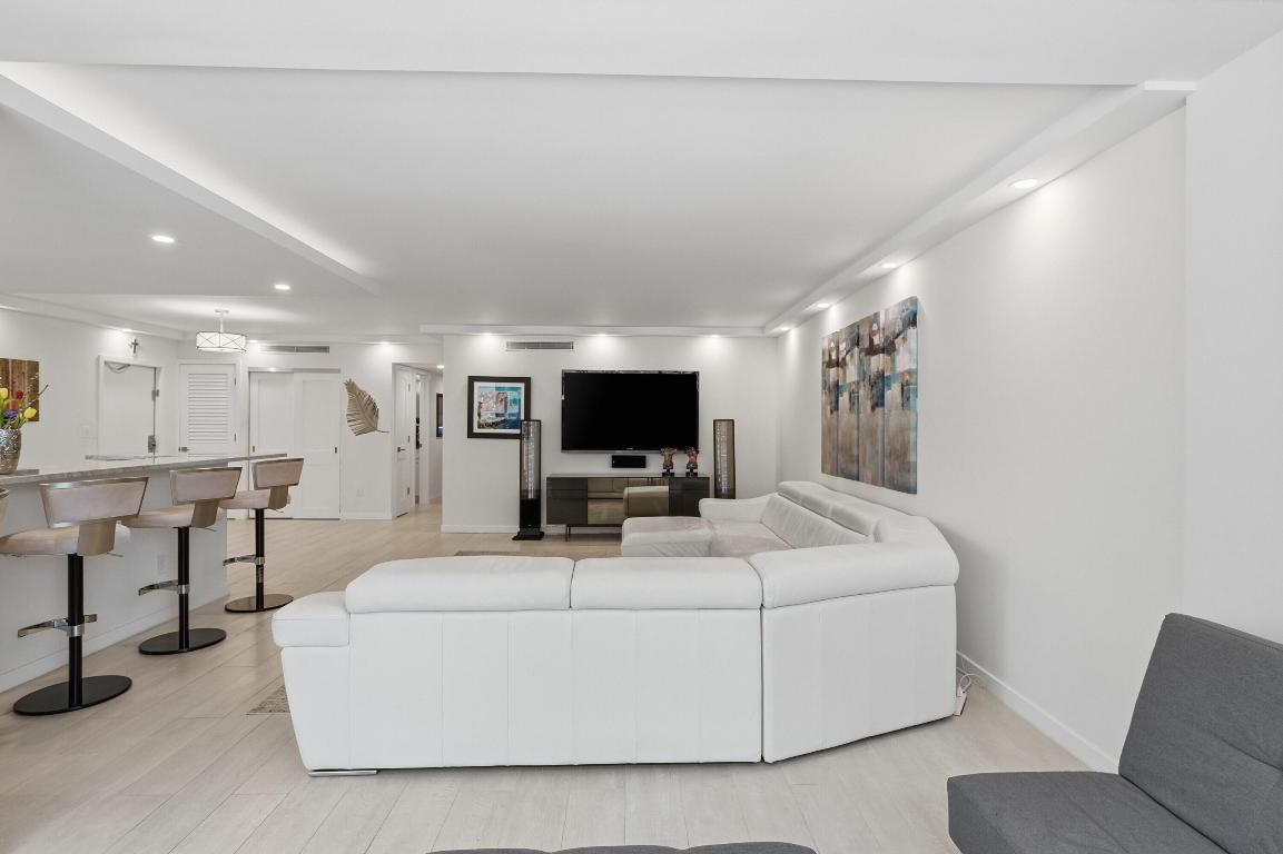 ROYAL MARINER CONDO - Residential