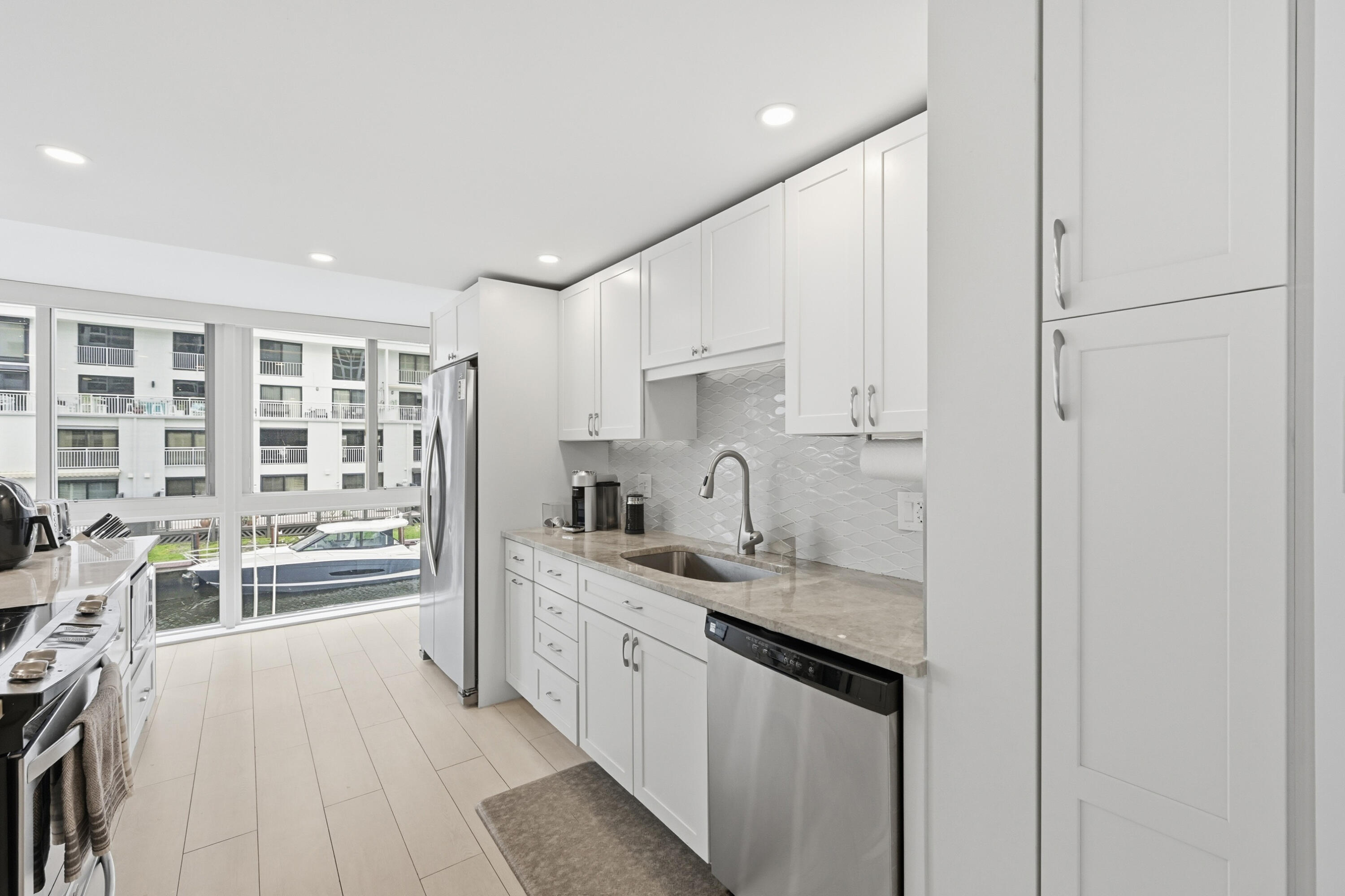 ROYAL MARINER CONDO - Residential