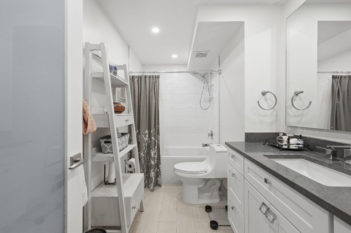 ROYAL MARINER CONDO - Residential