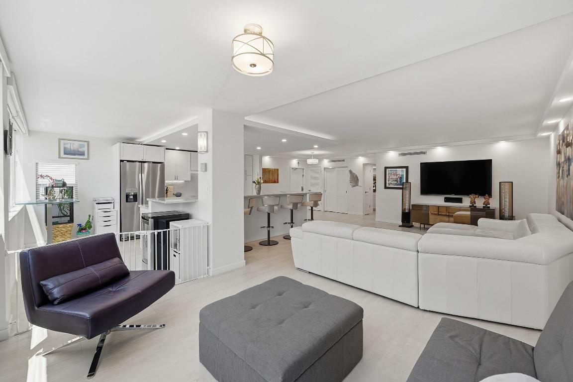 ROYAL MARINER CONDO - Residential