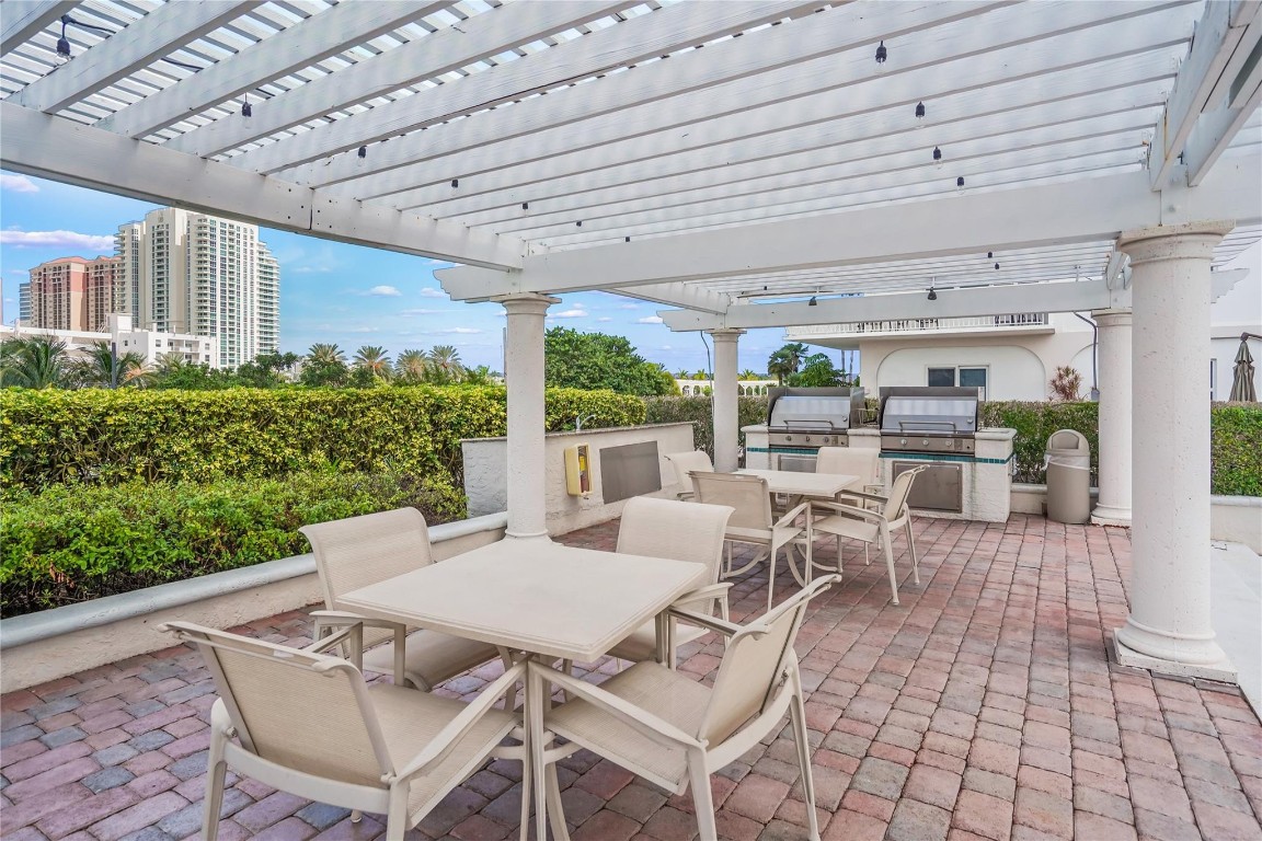 Venetian Condominium - Residential