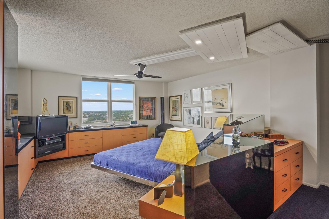 Venetian Condominium - Residential