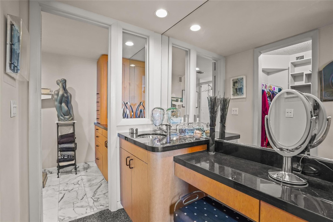 Venetian Condominium - Residential