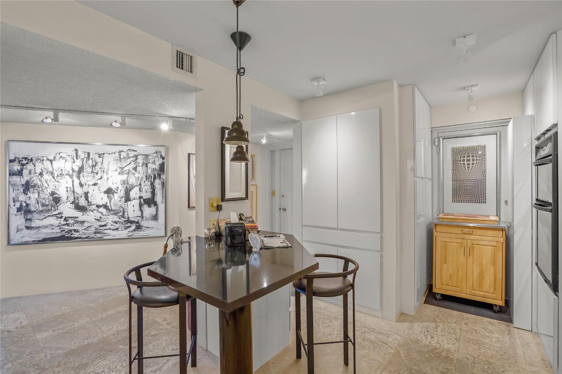 Venetian Condominium - Residential