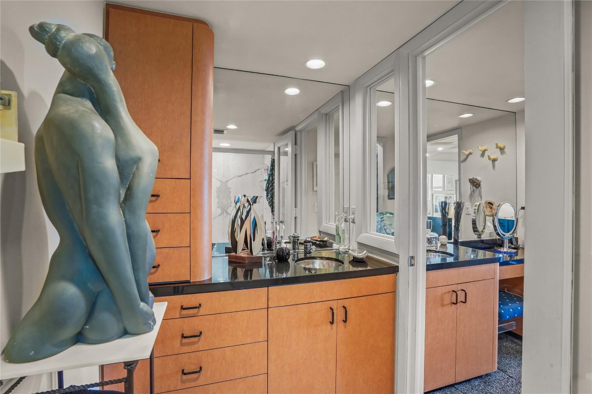 Venetian Condominium - Residential