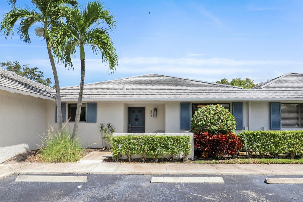 Photo of 302 Club Drive, Palm Beach Gardens, FL 33418 (MLS # R11135870)