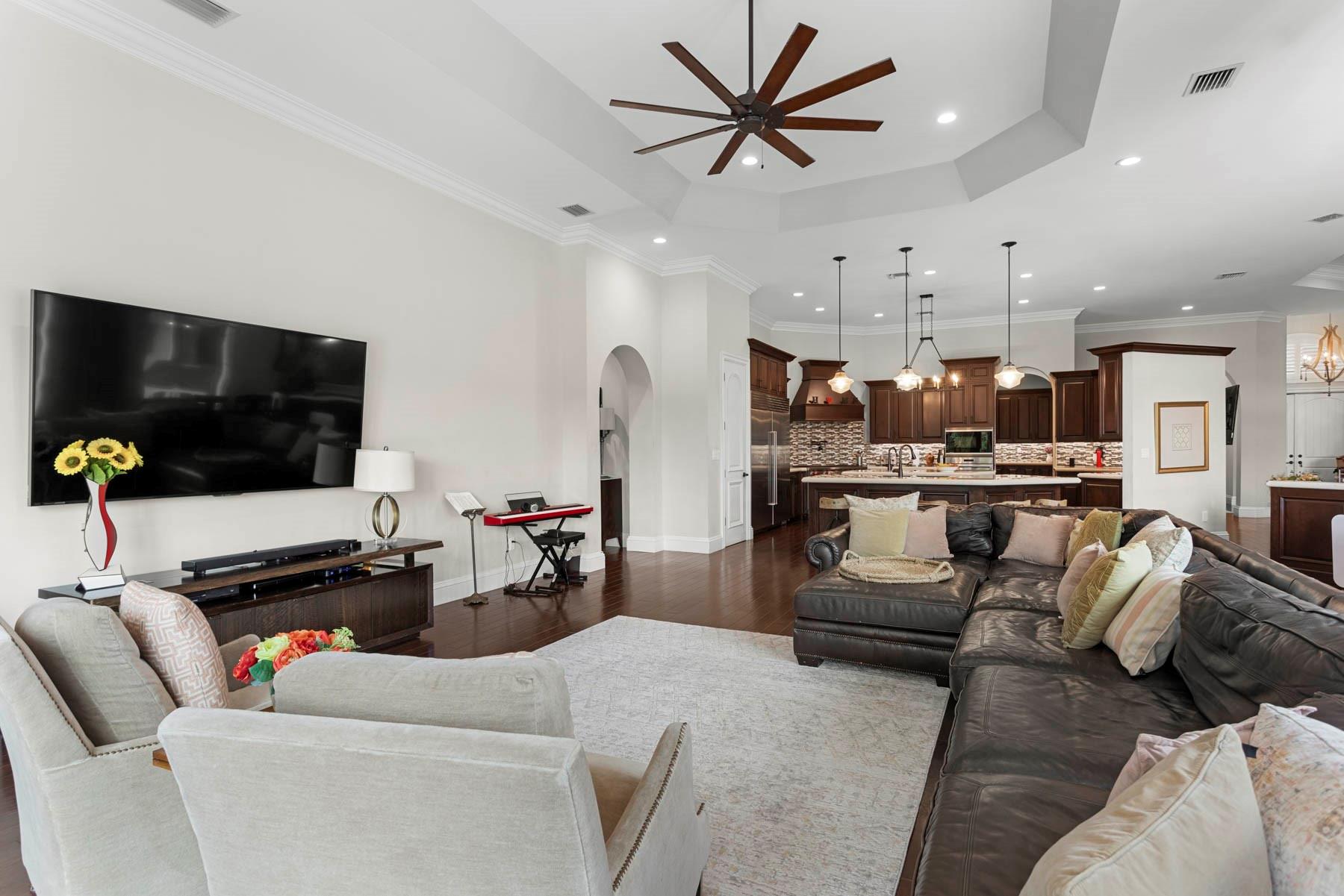 P & J ESTATES - Residential