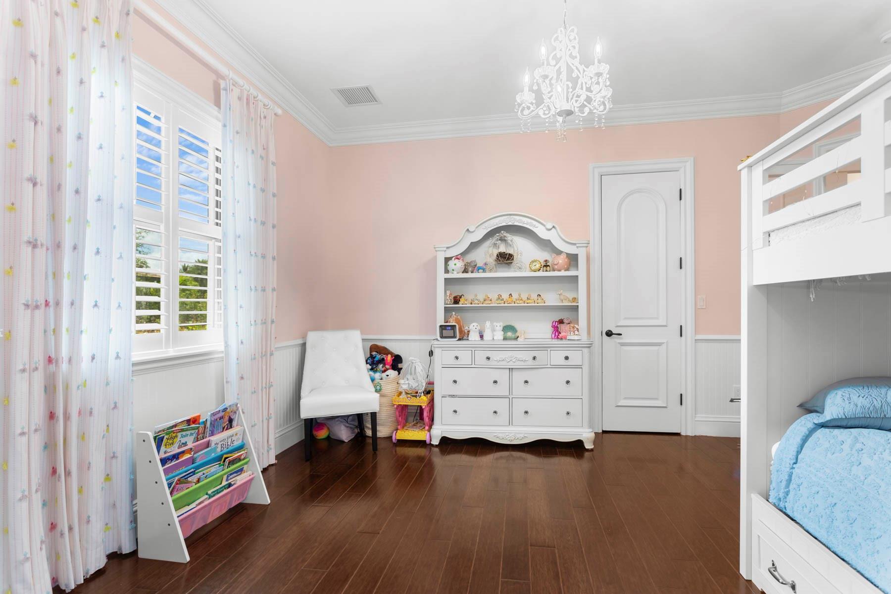 P & J ESTATES - Residential