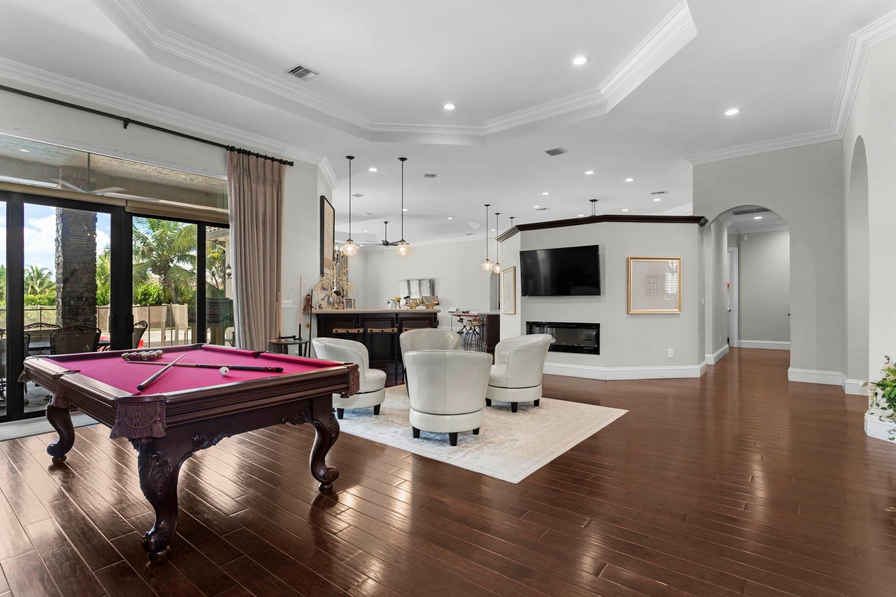 P & J ESTATES - Residential