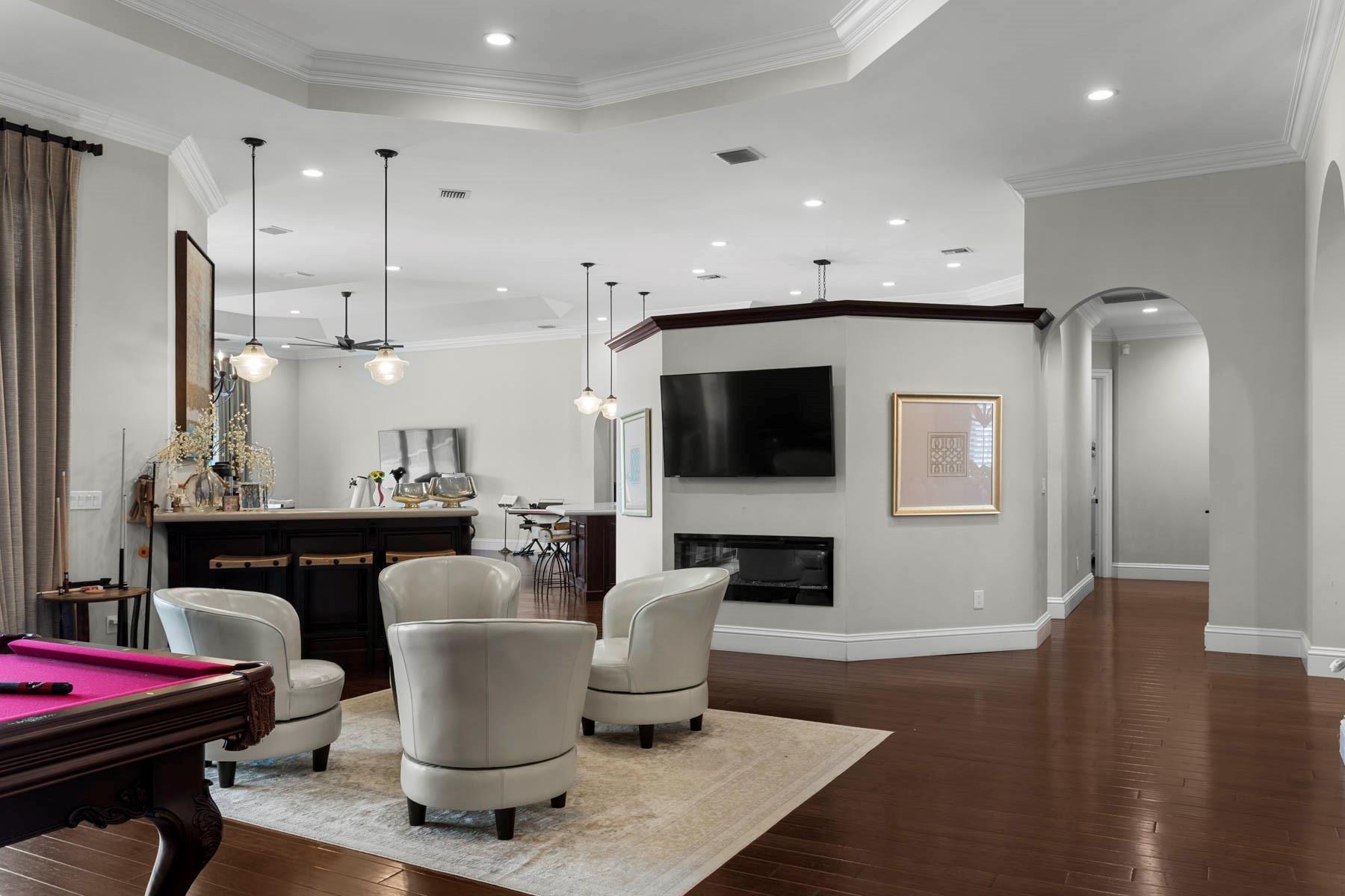 P & J ESTATES - Residential