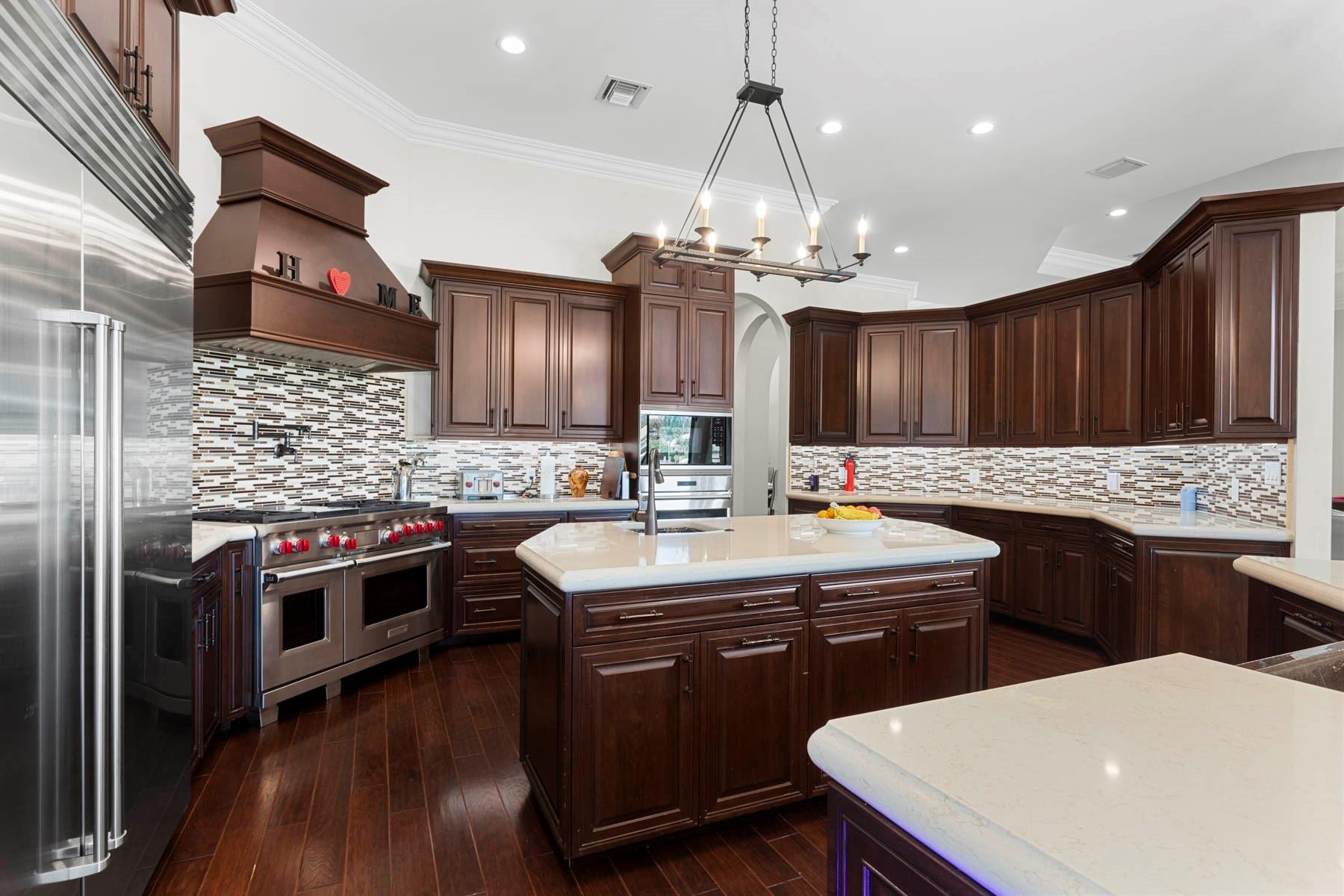 P & J ESTATES - Residential