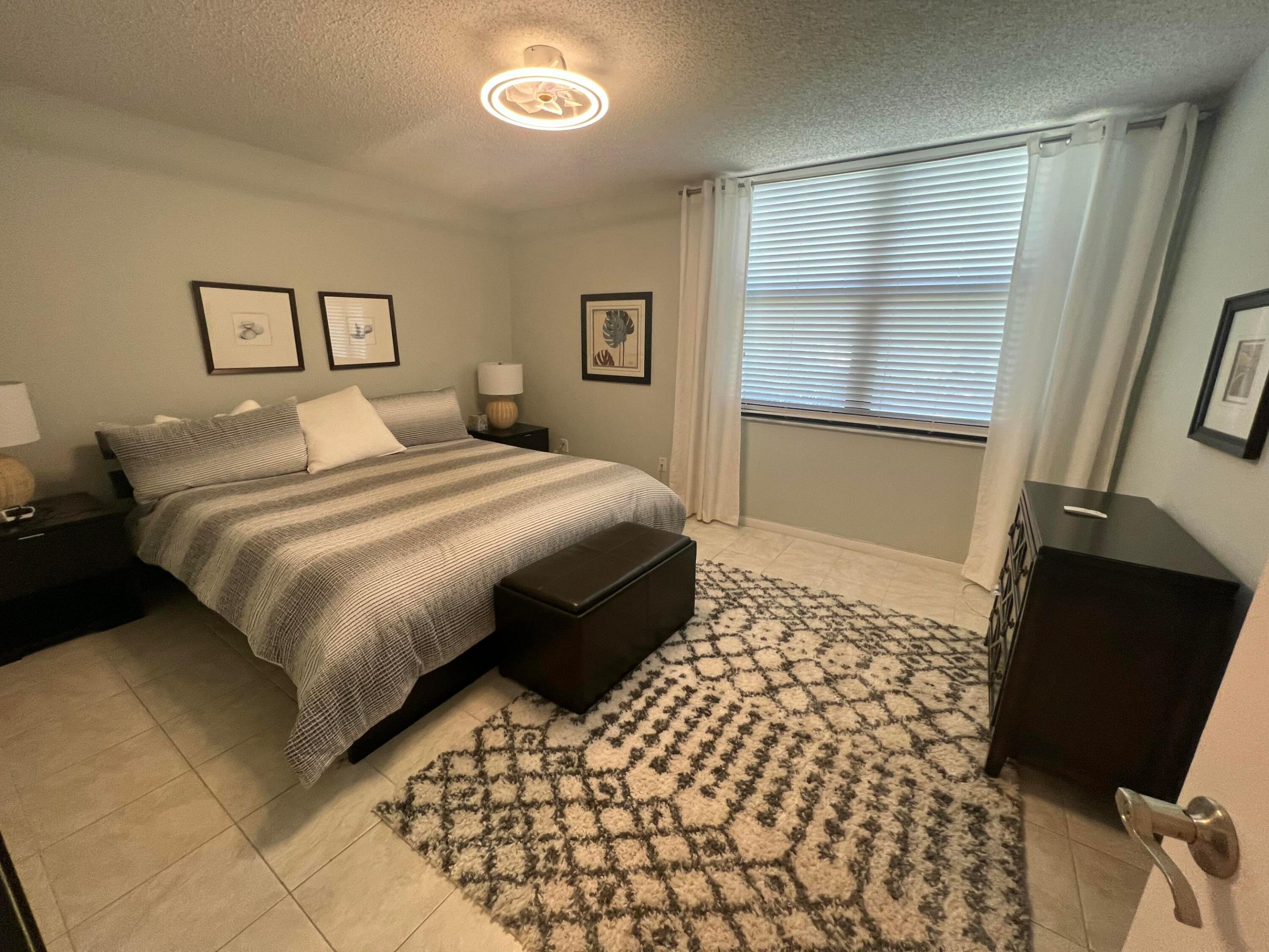 LAKESIDE CONDO - Residential Lease