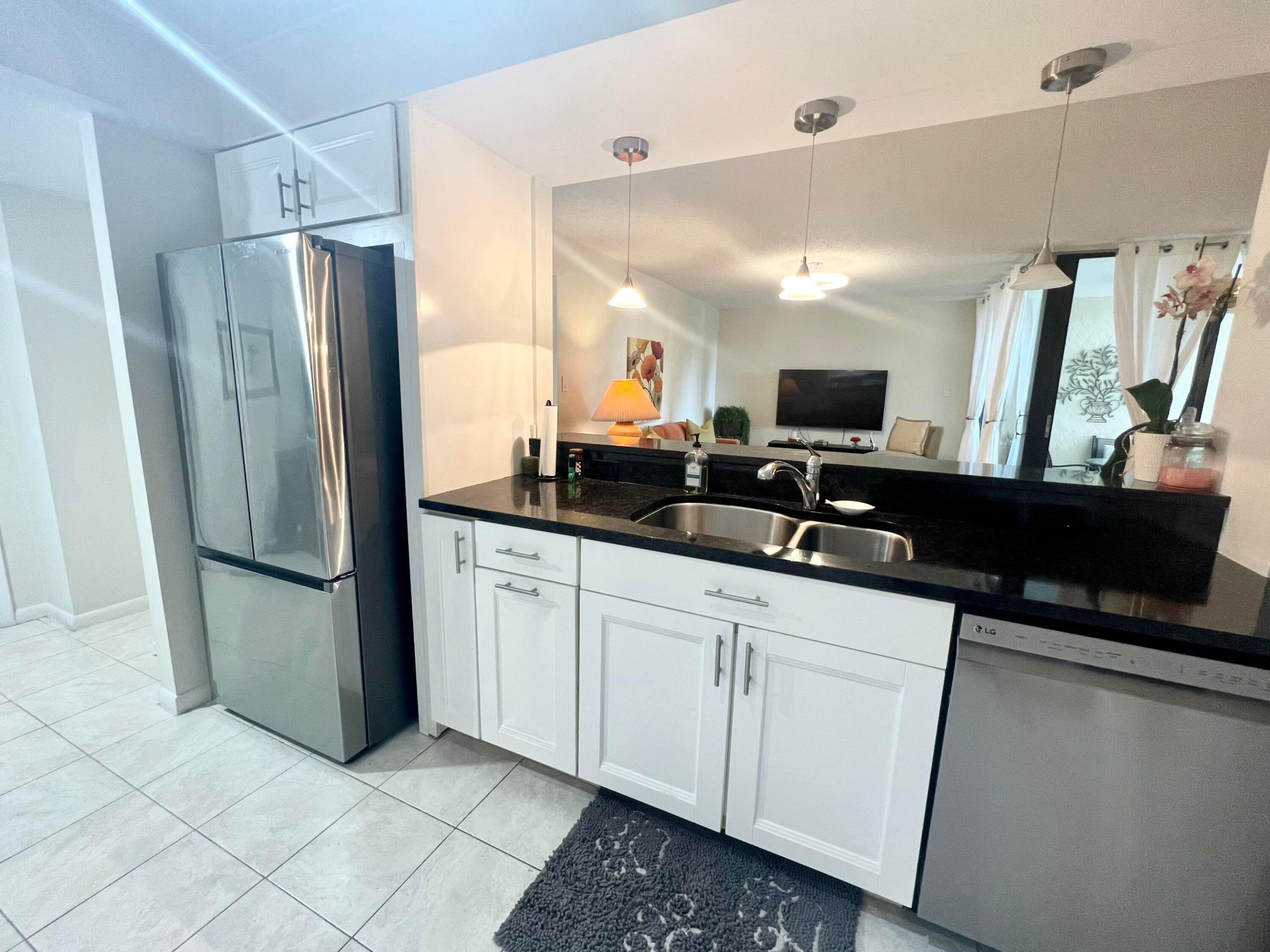 LAKESIDE CONDO - Residential Lease