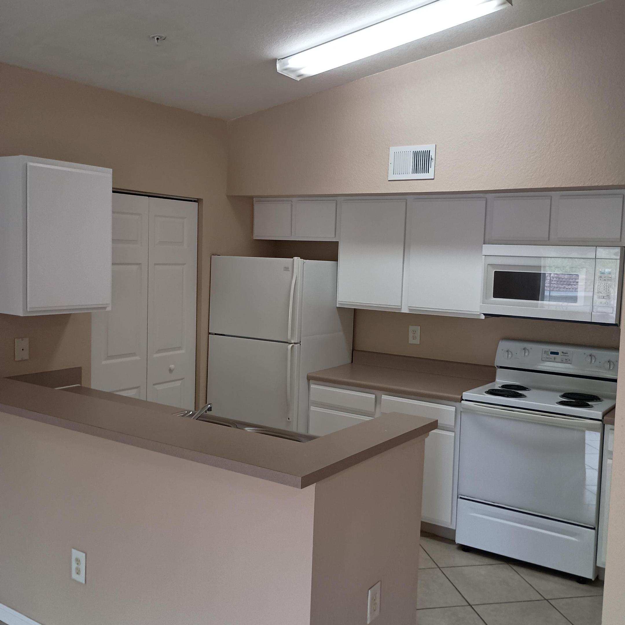 THE CLUB AT ST LUCIE WEST, A CONDOMINIUM - Residential Lease