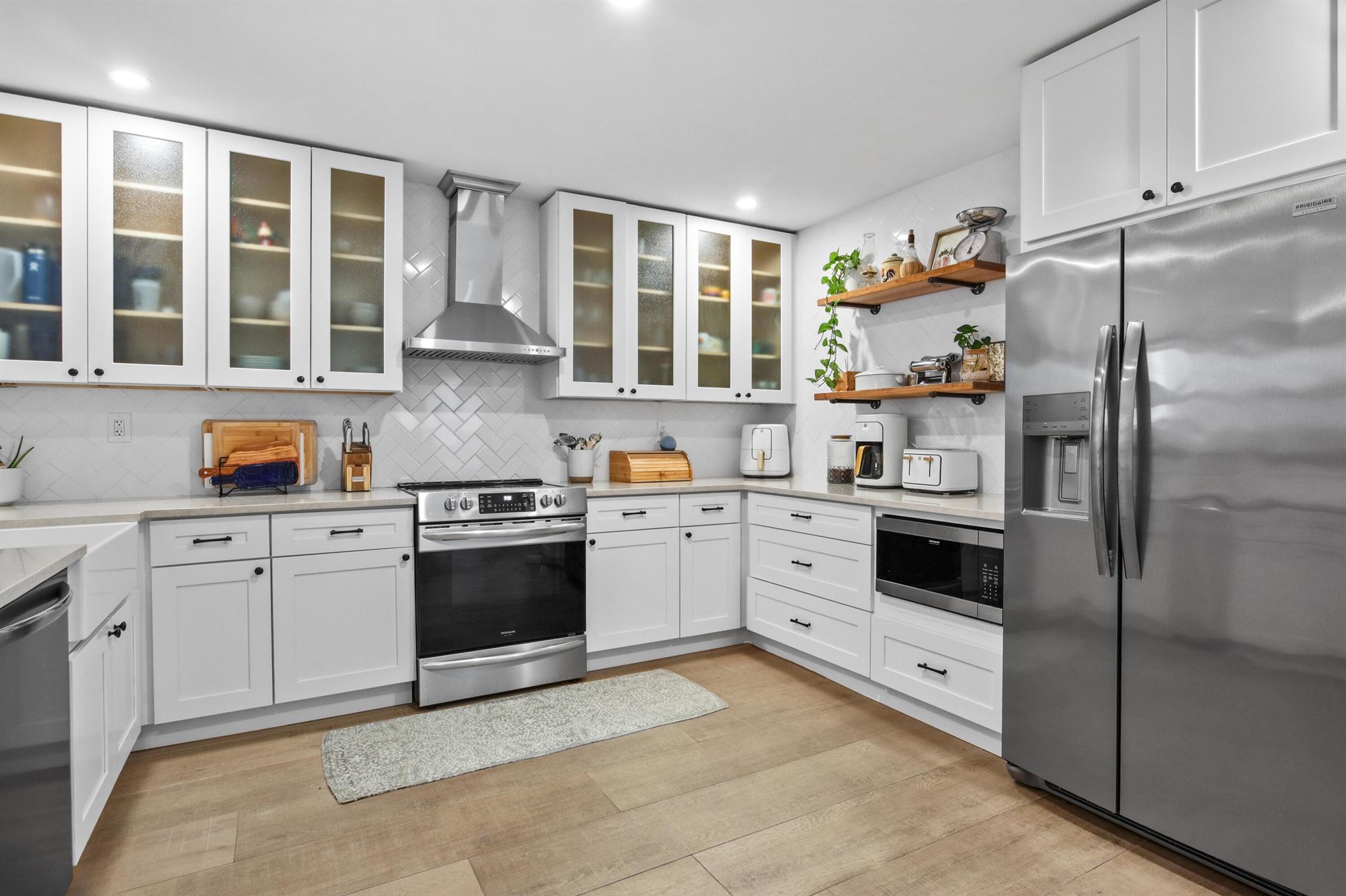 2021 NW 15th Place, Delray Beach, FL, 33445/$749,000 4 2021 NW 15th Place