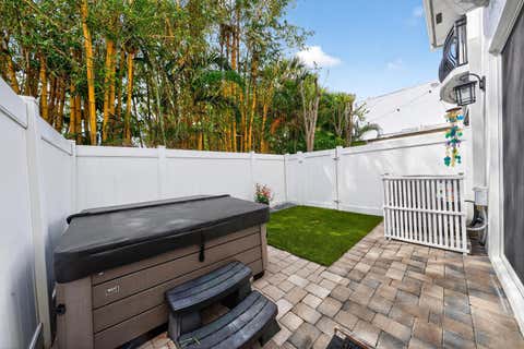 Tiny photo for 1942 NE 32nd Street, Lighthouse Point, FL 33064 (MLS # B26000026)