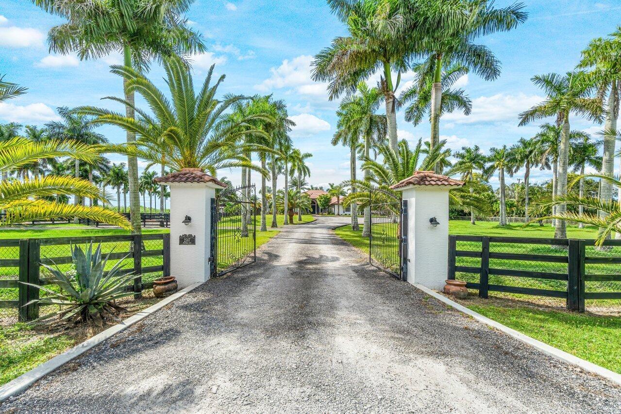 RUSTIC RANCHES - Residential