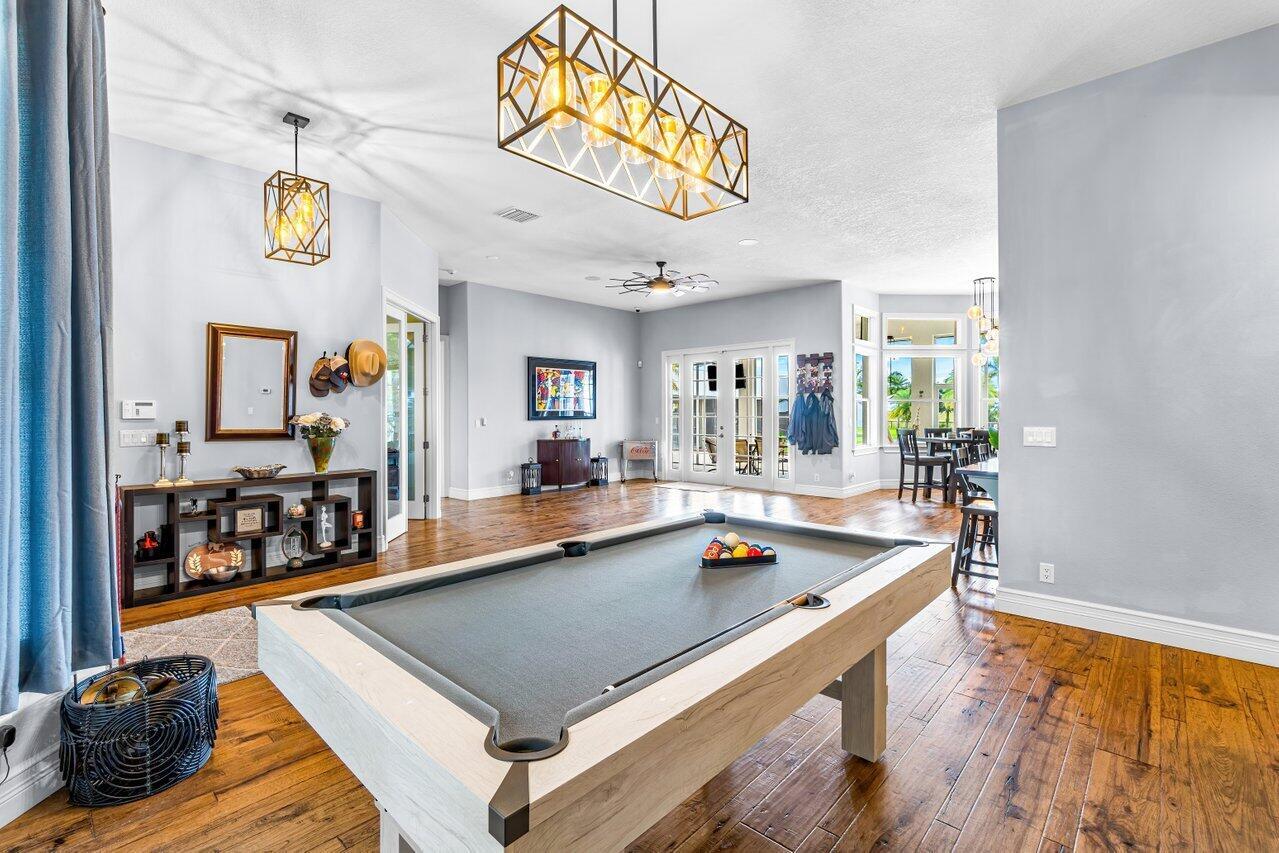 RUSTIC RANCHES - Residential