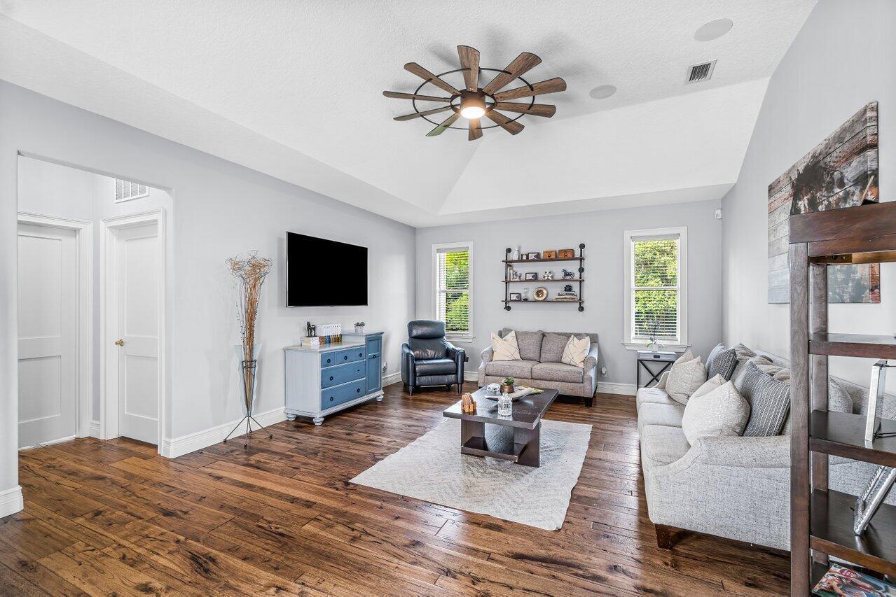 RUSTIC RANCHES - Residential