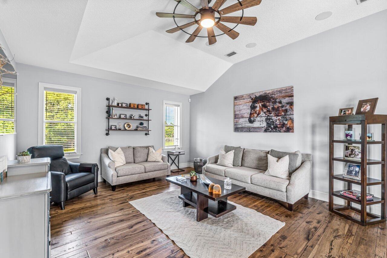 RUSTIC RANCHES - Residential