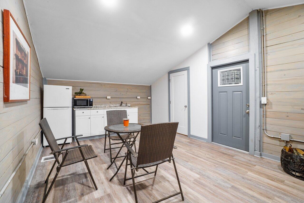 RUSTIC RANCHES - Residential