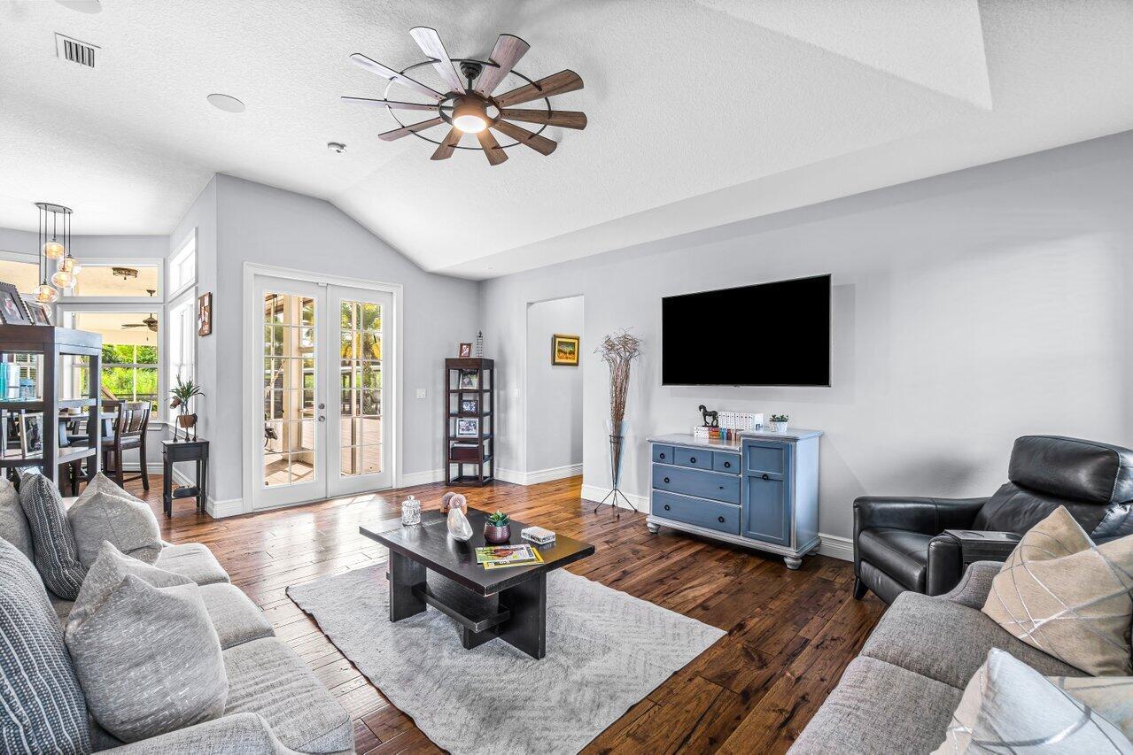 RUSTIC RANCHES - Residential