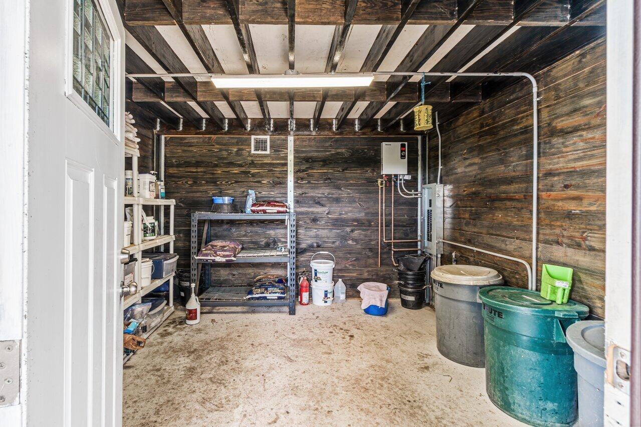 RUSTIC RANCHES - Residential