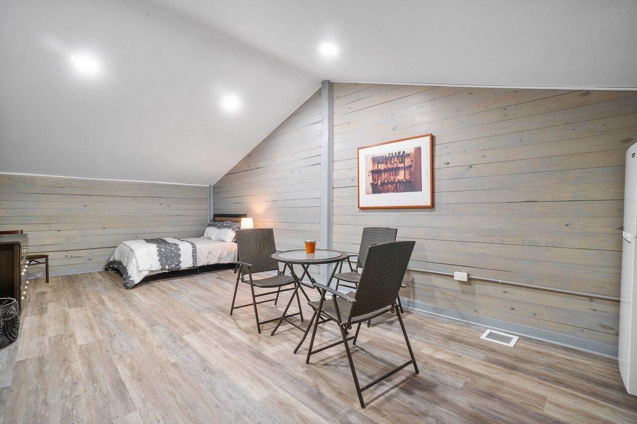 RUSTIC RANCHES - Residential