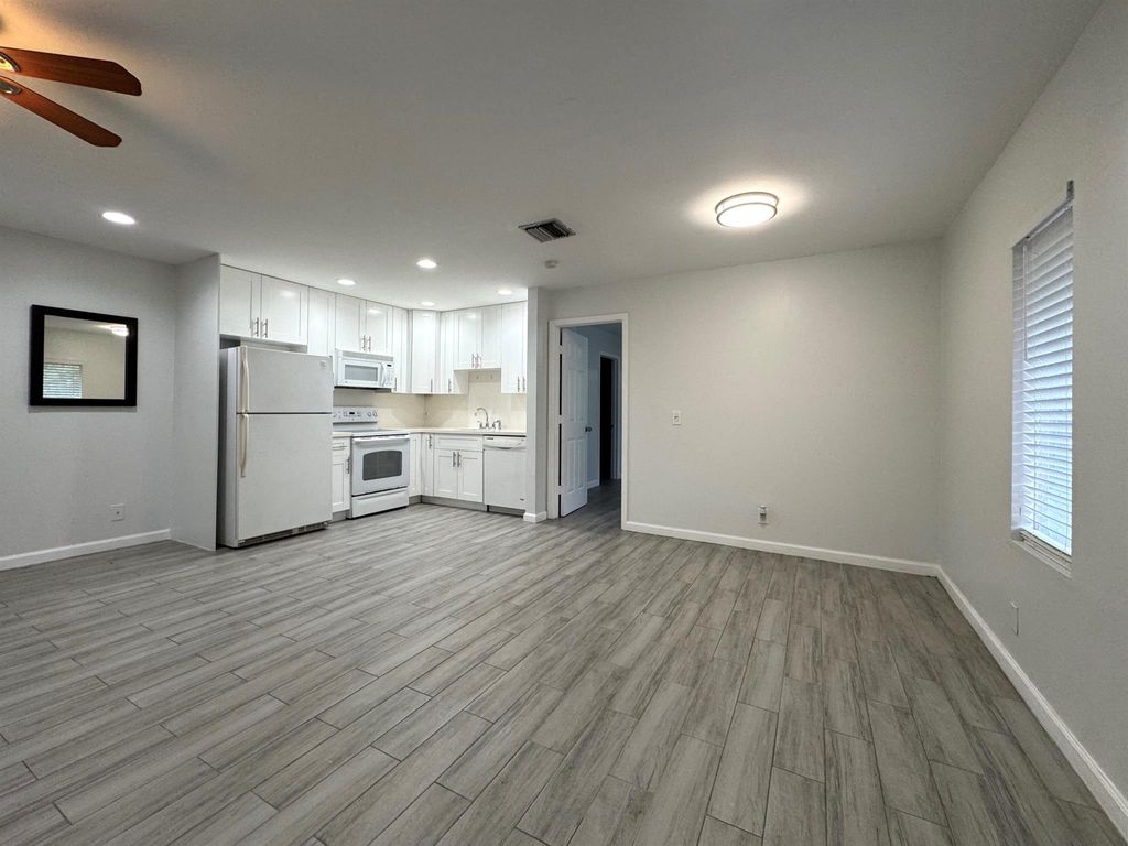 Photo of 11 Crossings Circle #E, Boynton Beach, FL 33435 (MLS # R11129634)