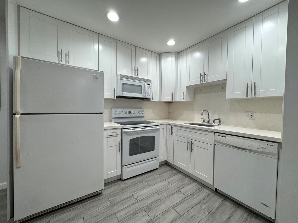 Photo of 11 Crossings Circle #E, Boynton Beach, FL 33435 (MLS # R11129634)