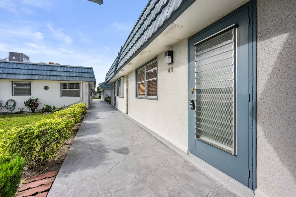 Photo of 43 Waterford B, Delray Beach, FL 33446 (MLS # R11162656)
