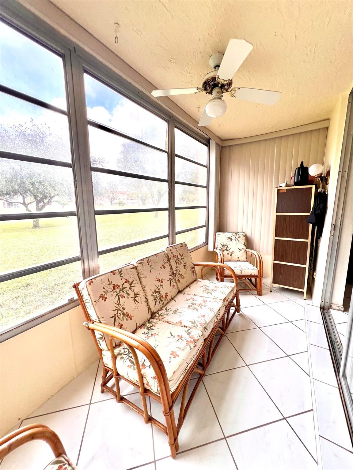 SUNRISE LAKES - Residential