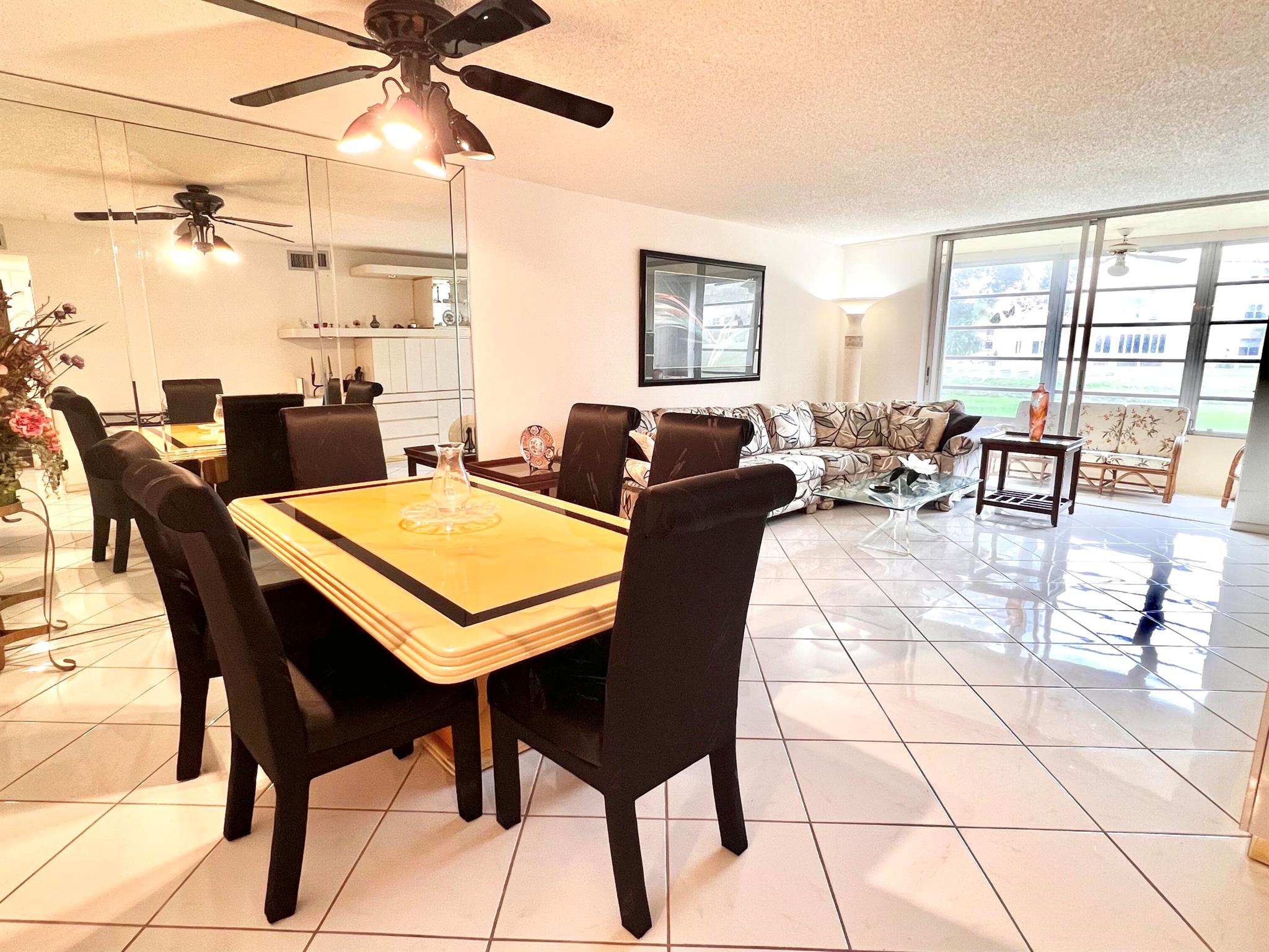 SUNRISE LAKES - Residential