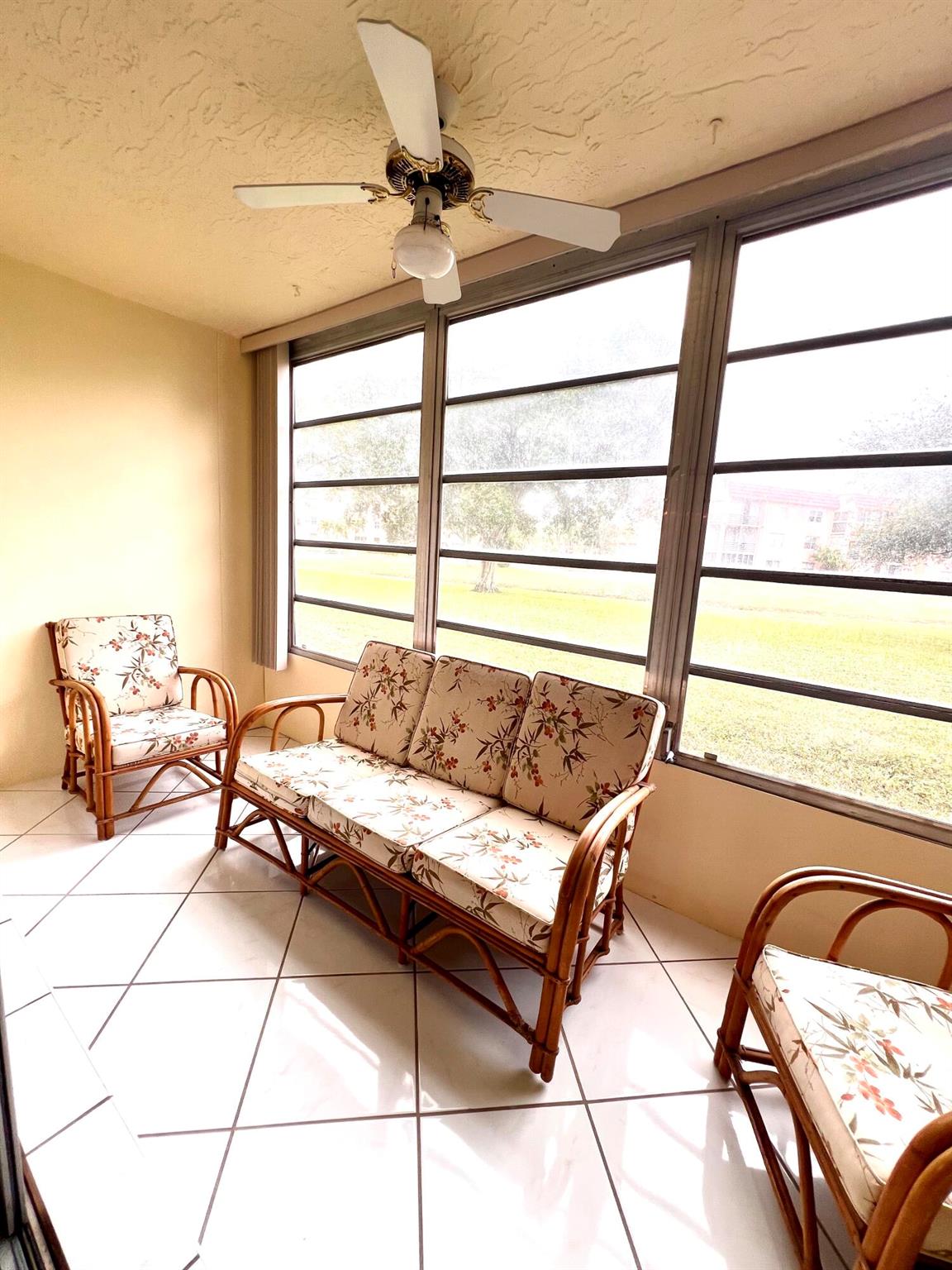 SUNRISE LAKES - Residential