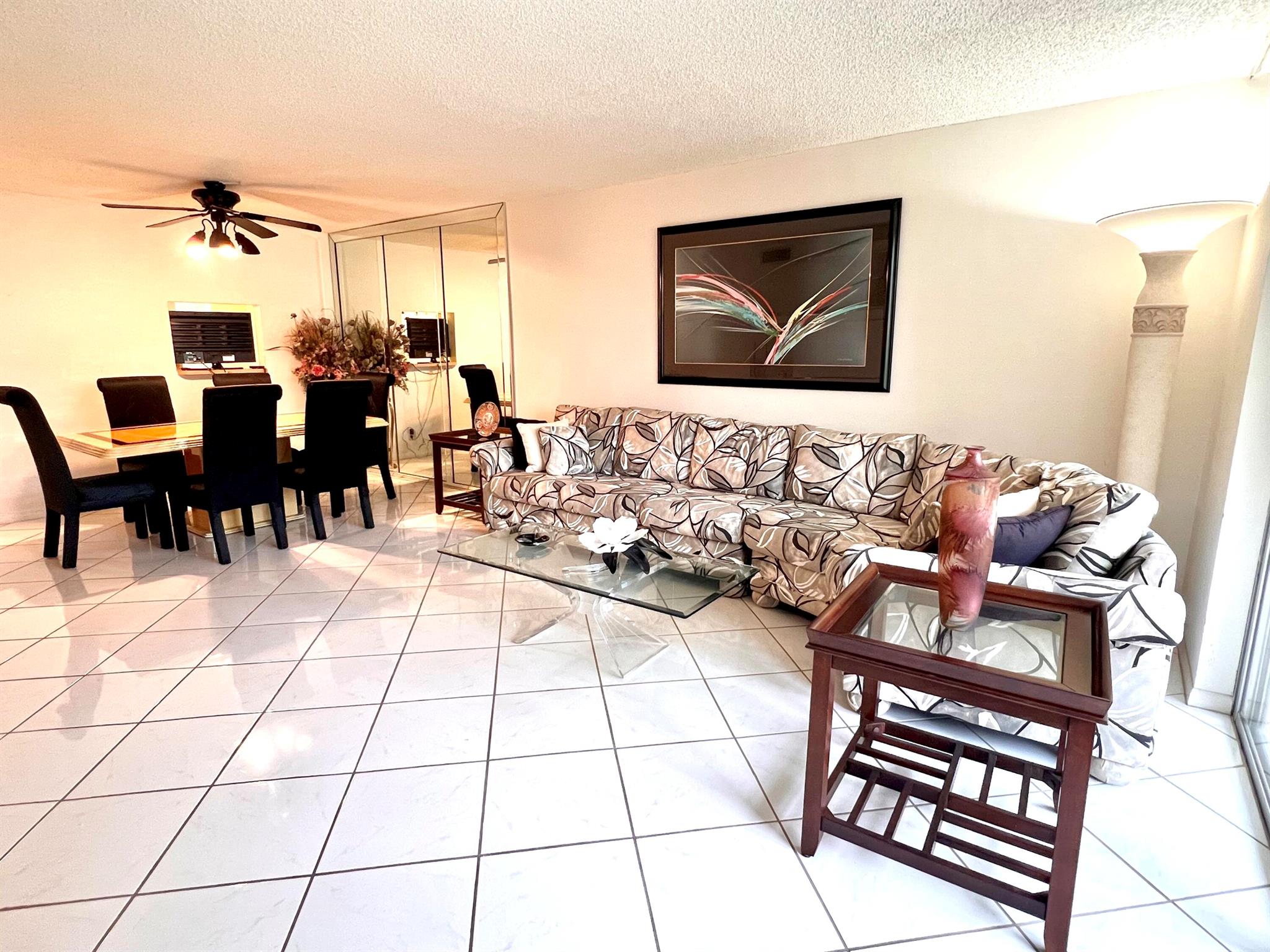 SUNRISE LAKES - Residential