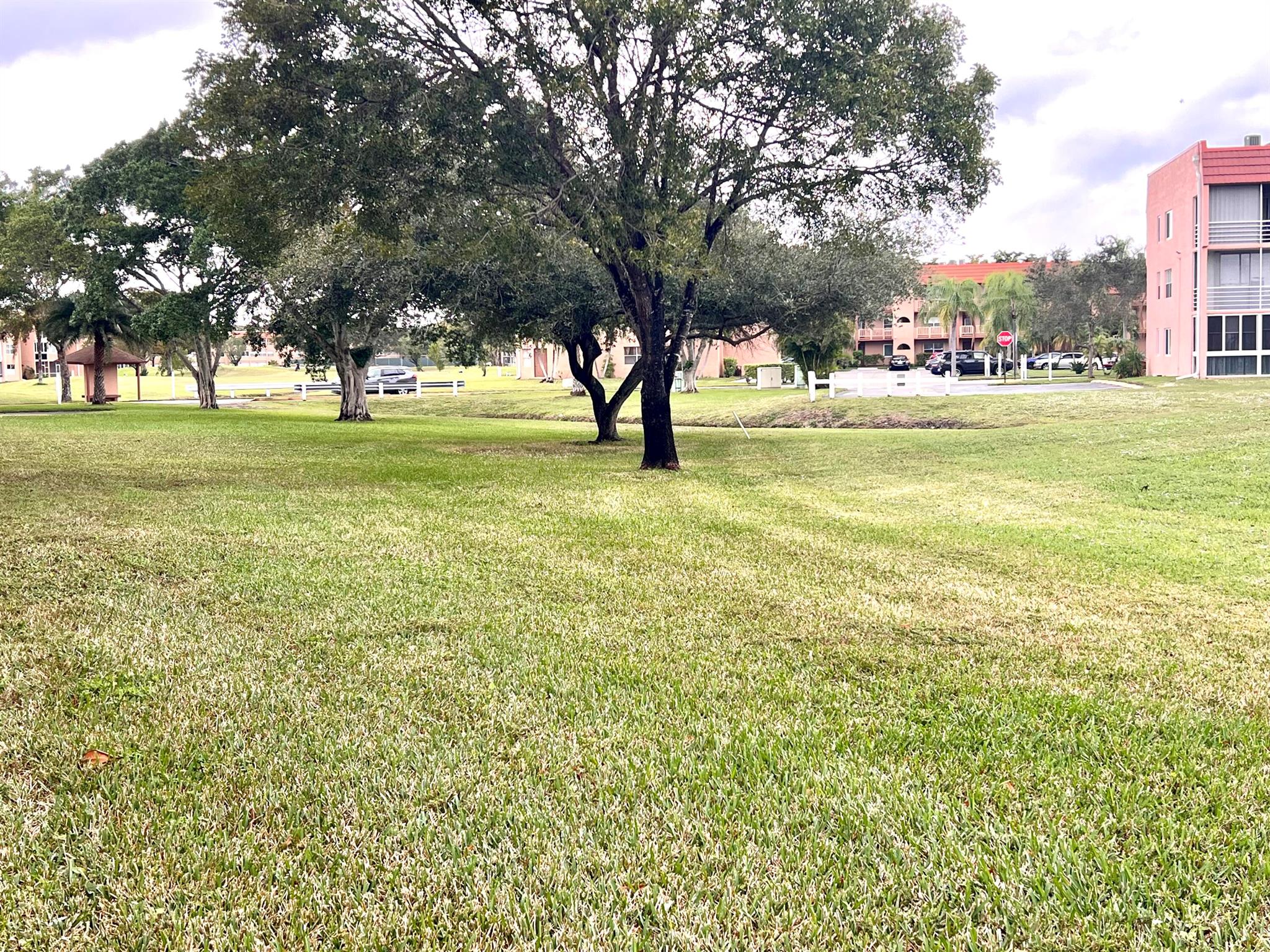 SUNRISE LAKES - Residential