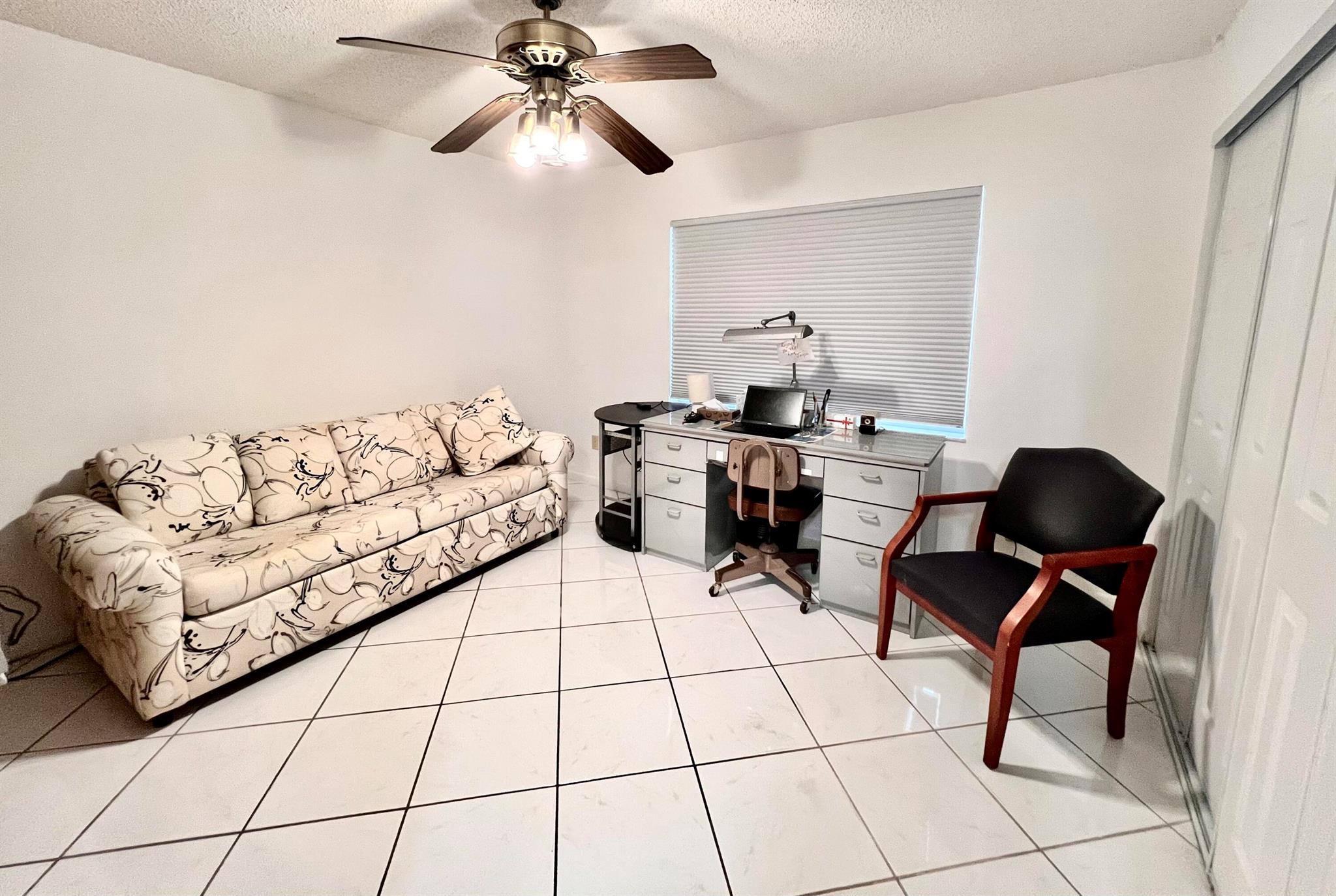SUNRISE LAKES - Residential