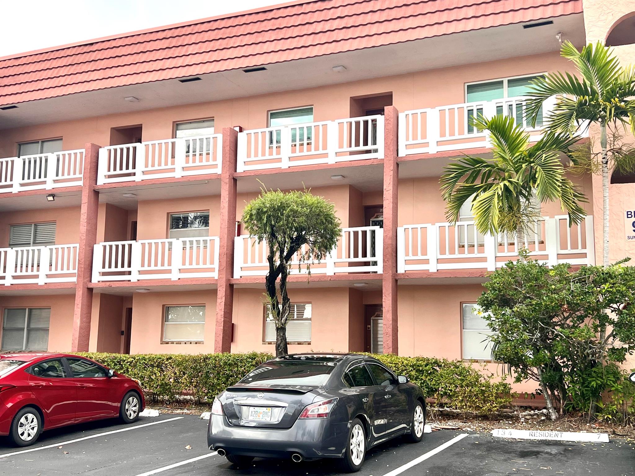 SUNRISE LAKES - Residential