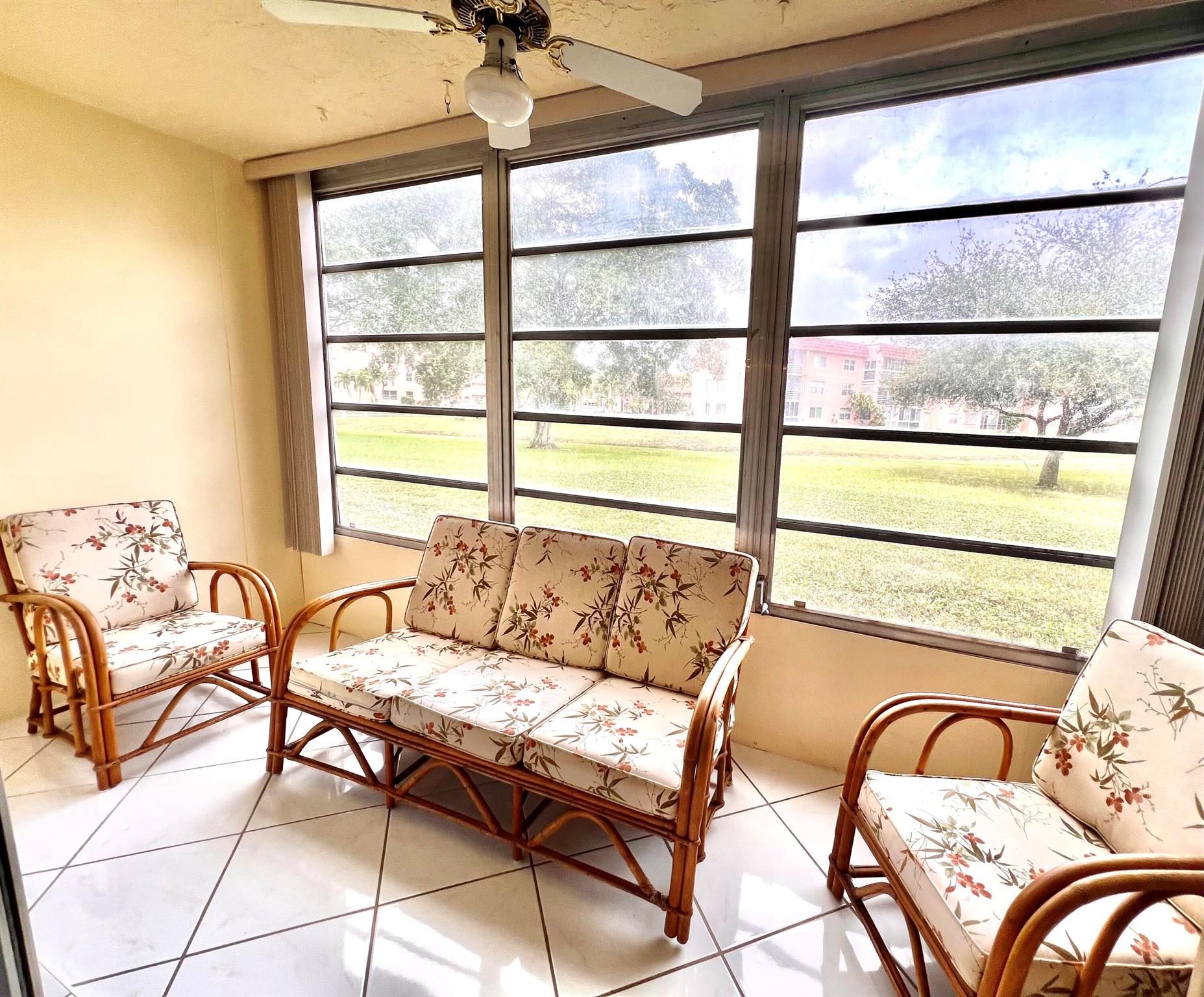 SUNRISE LAKES - Residential