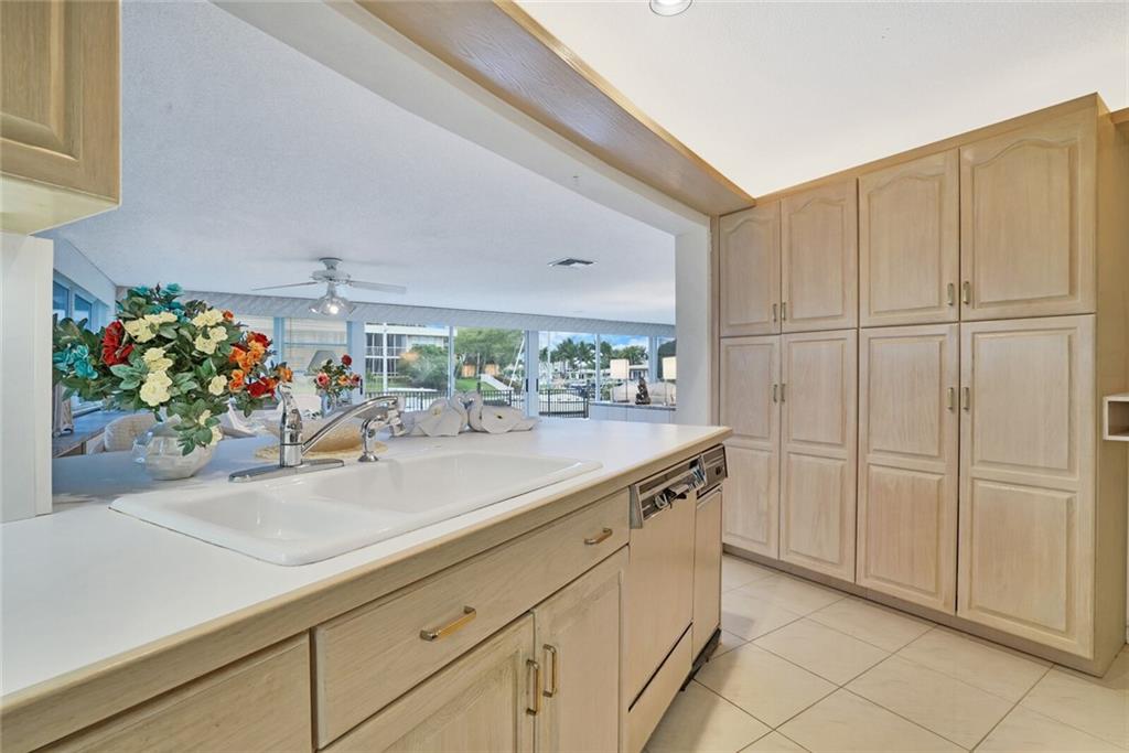 POMPANO WATERWAY ESTATES - Residential Lease