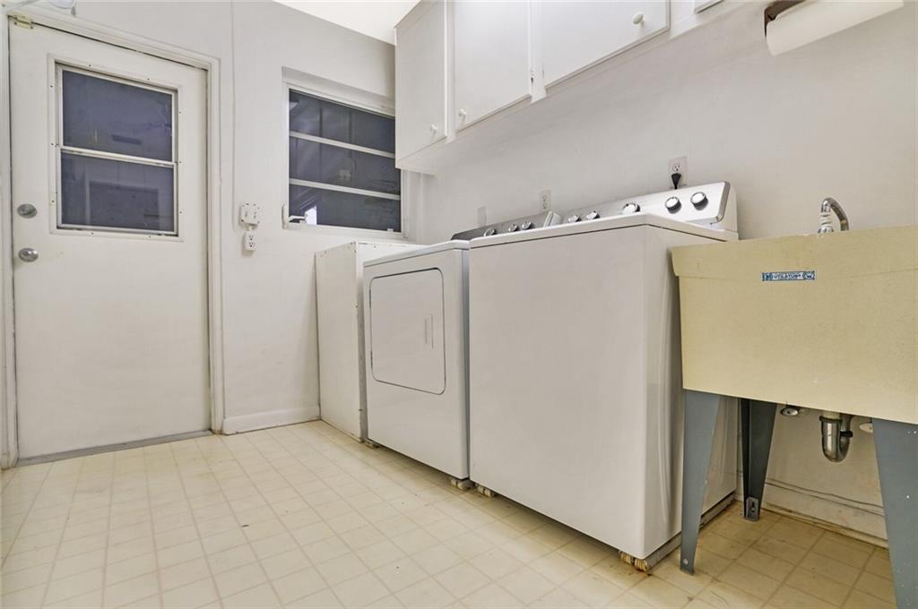 POMPANO WATERWAY ESTATES - Residential Lease