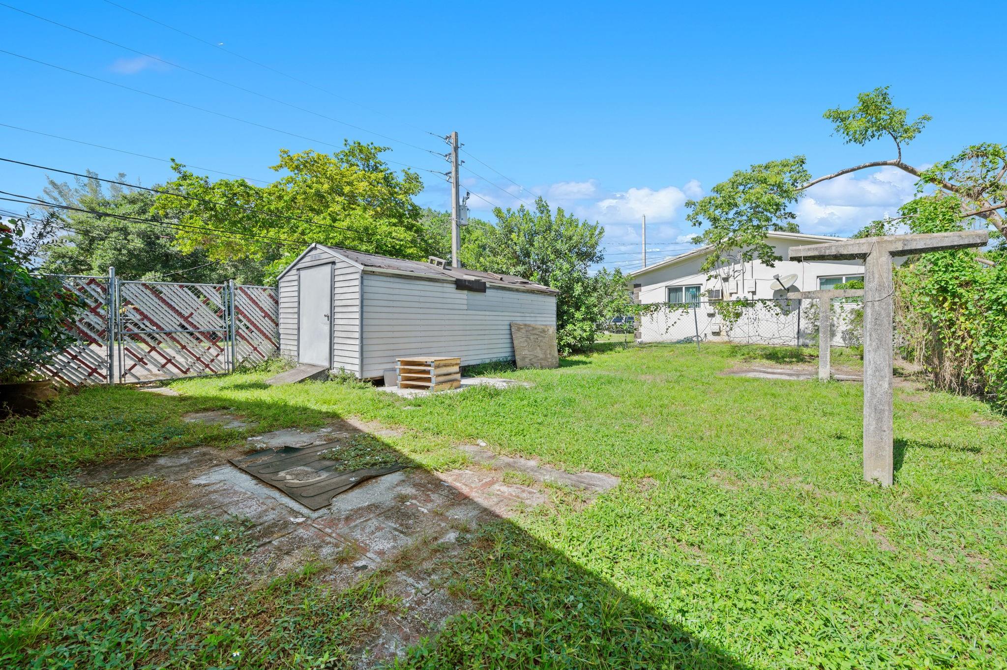 HOLLYWOOD BEACH GARDENS - Residential Income