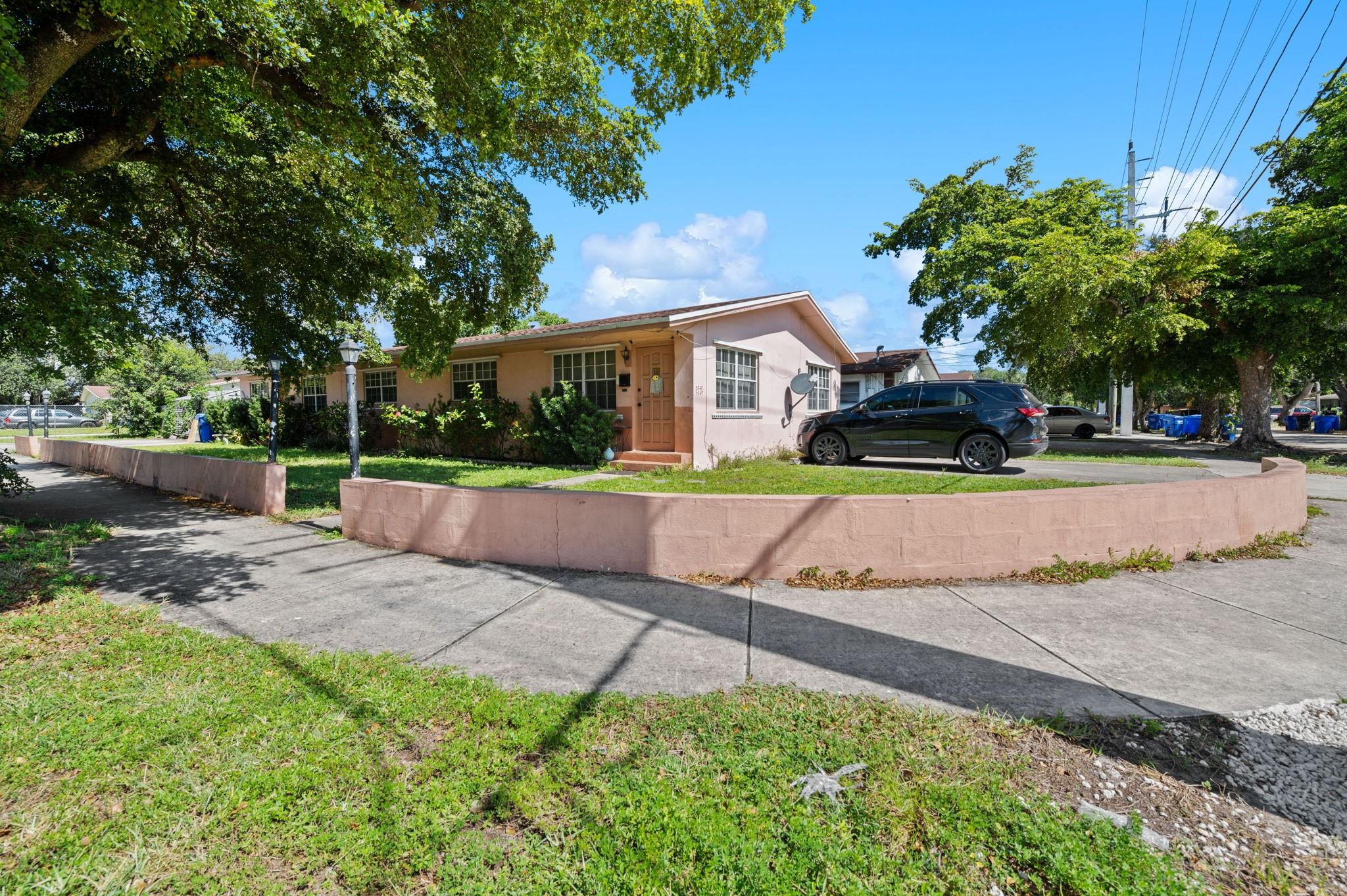 5747 Buchanan St